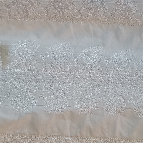 Old Navy Women's Pull Over Embroidered Top - Picture 6 of 6